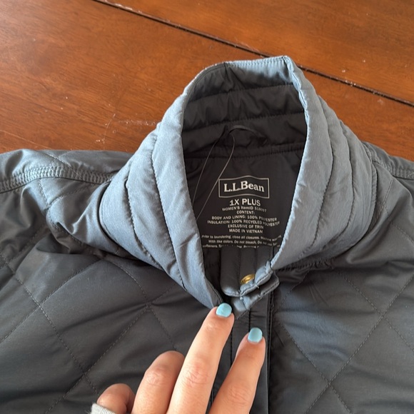 L.L. Bean Women's Bean's Cozy Quilted Jacket - Picture 7 of 11